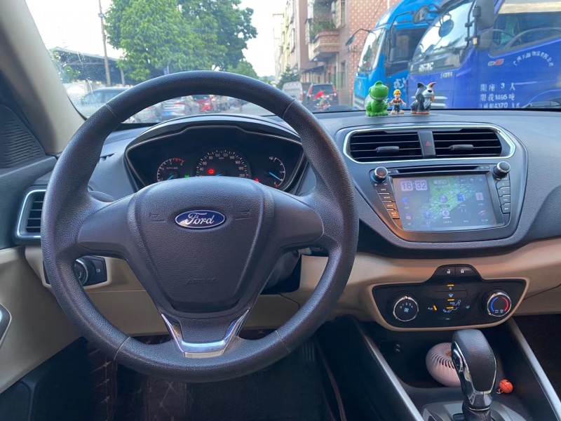 广州15年福特福睿斯8