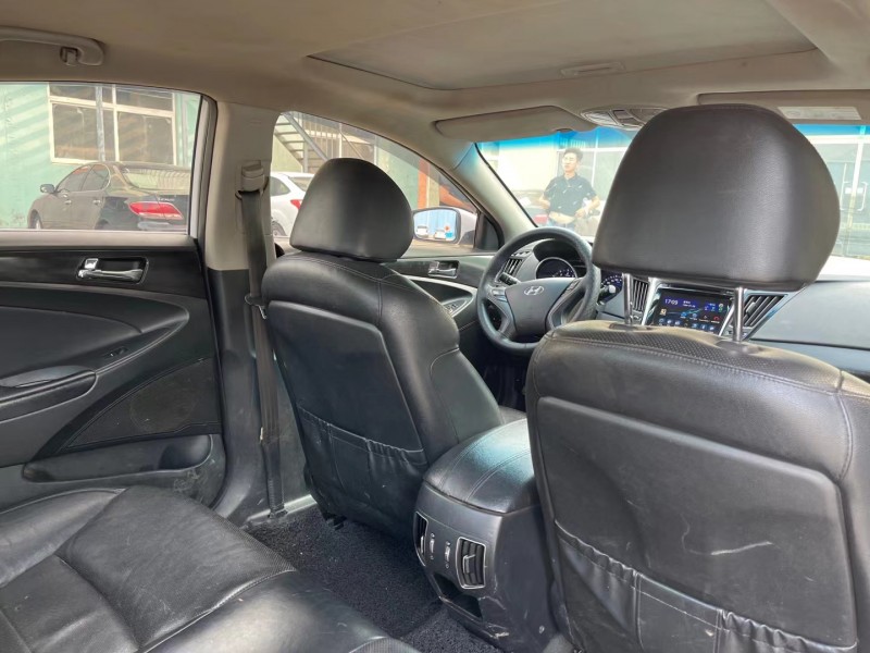 青岛14年现代索纳塔八3
