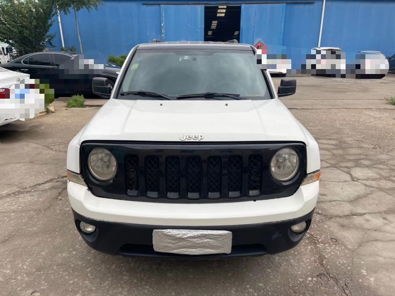 青島12年Jeep自由客9