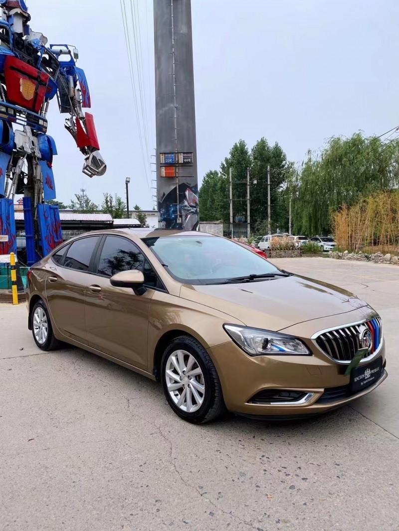 保定17年别克威朗4