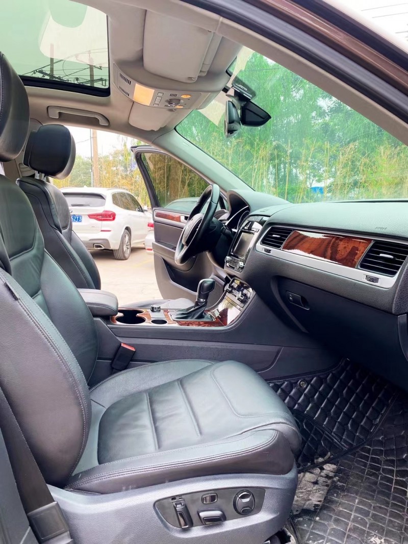 保定14年大众途锐4