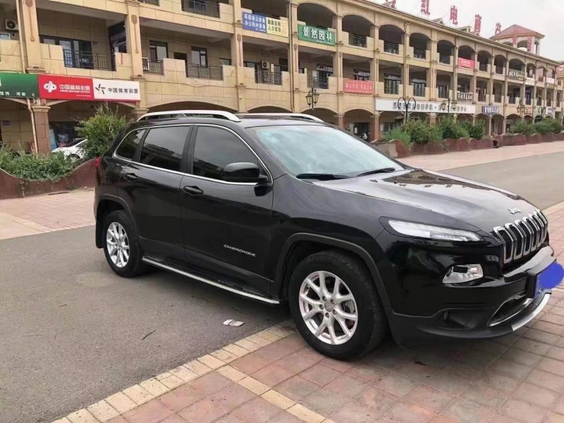 邯鄲18年Jeep自由光3