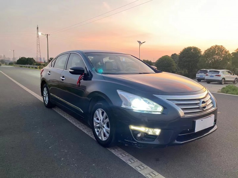 常德13年日產天籟8