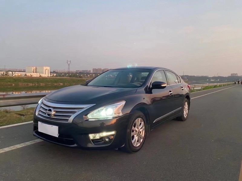 常德13年日產天籟7