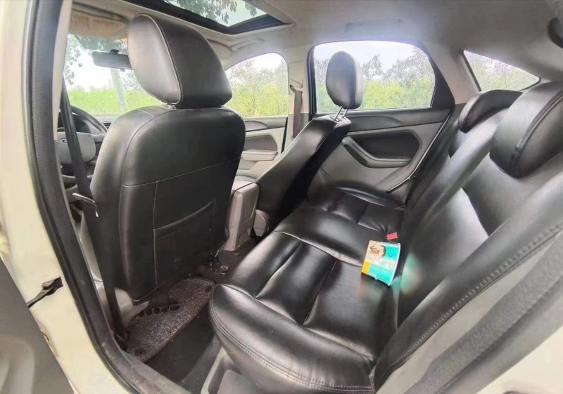 郑州14年福特福克斯5