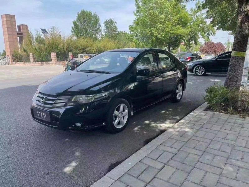 潍坊09年本田锋范2