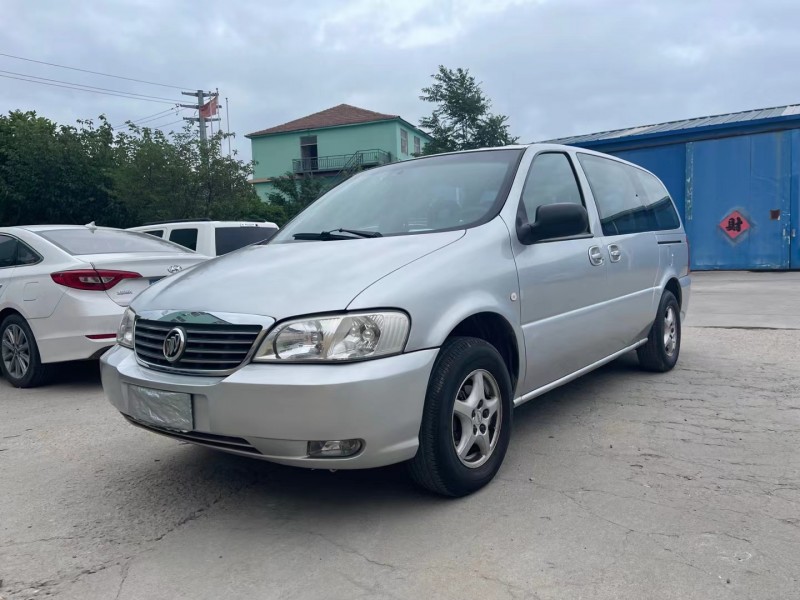 青岛10年别克GL82