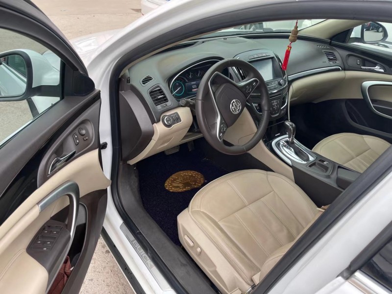 青岛15年别克君威4