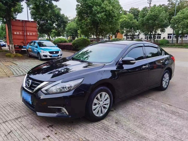 麗水17年日產天籟2