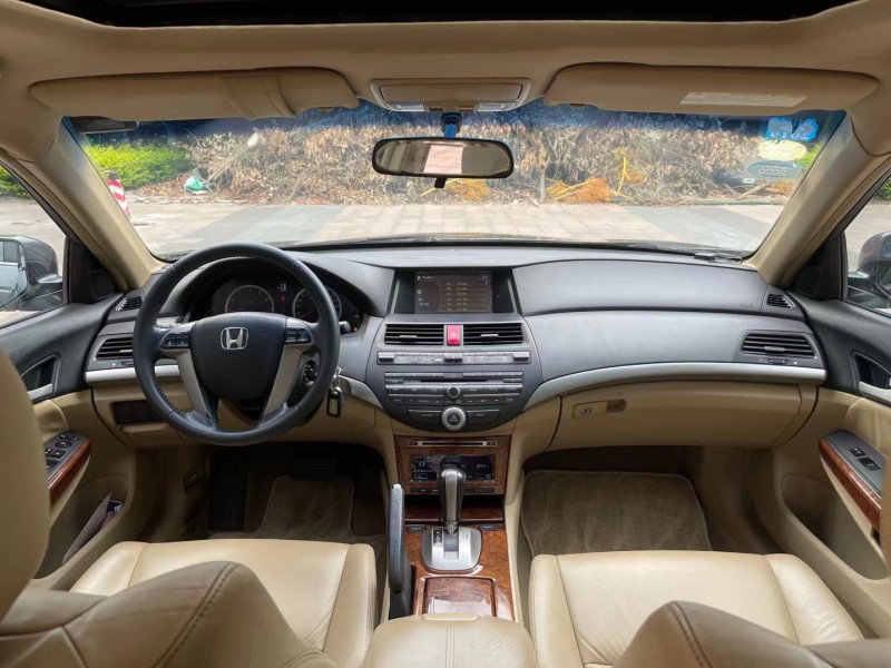 中山11年本田雅阁2