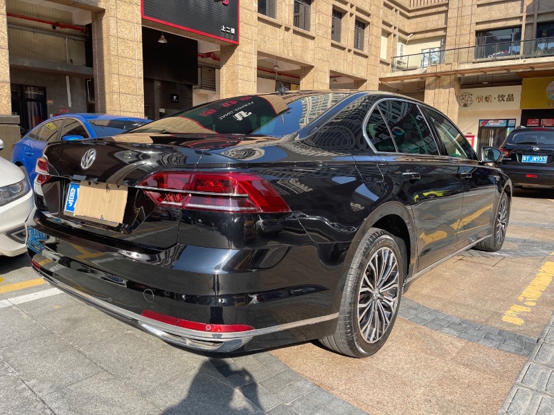 佛山17年大众辉昂3