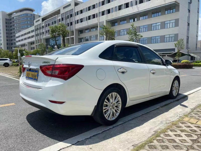 中山16年别克英朗4