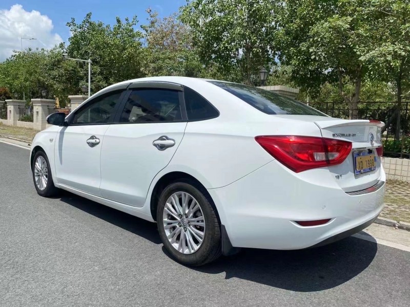 中山16年别克英朗8