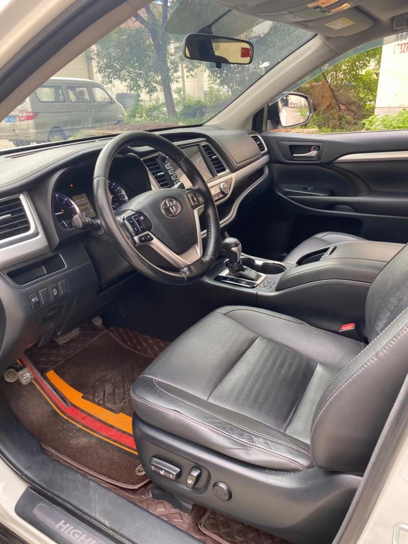 武汉16年丰田汉兰达6