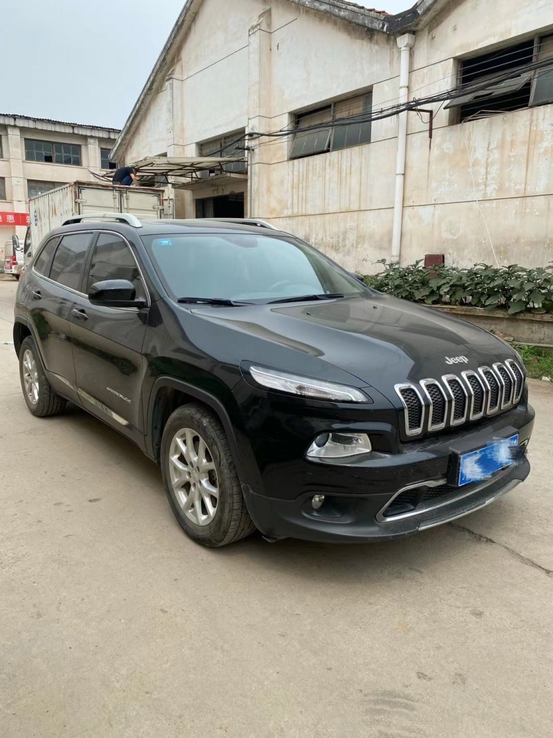 武漢17年Jeep自由光2
