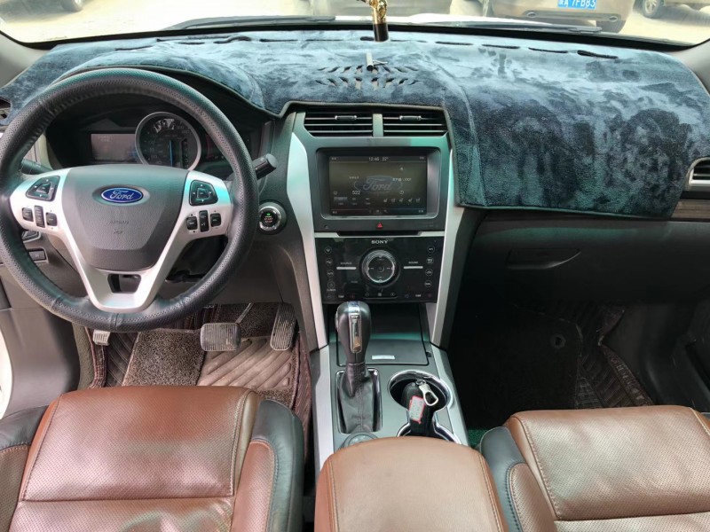 保定14年福特探险者2