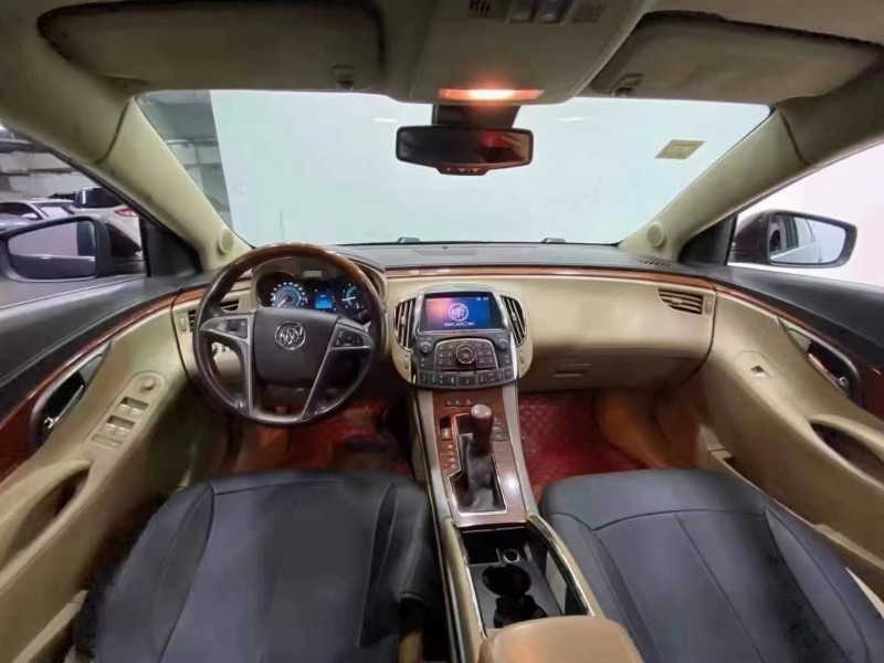 成都11年别克君越4