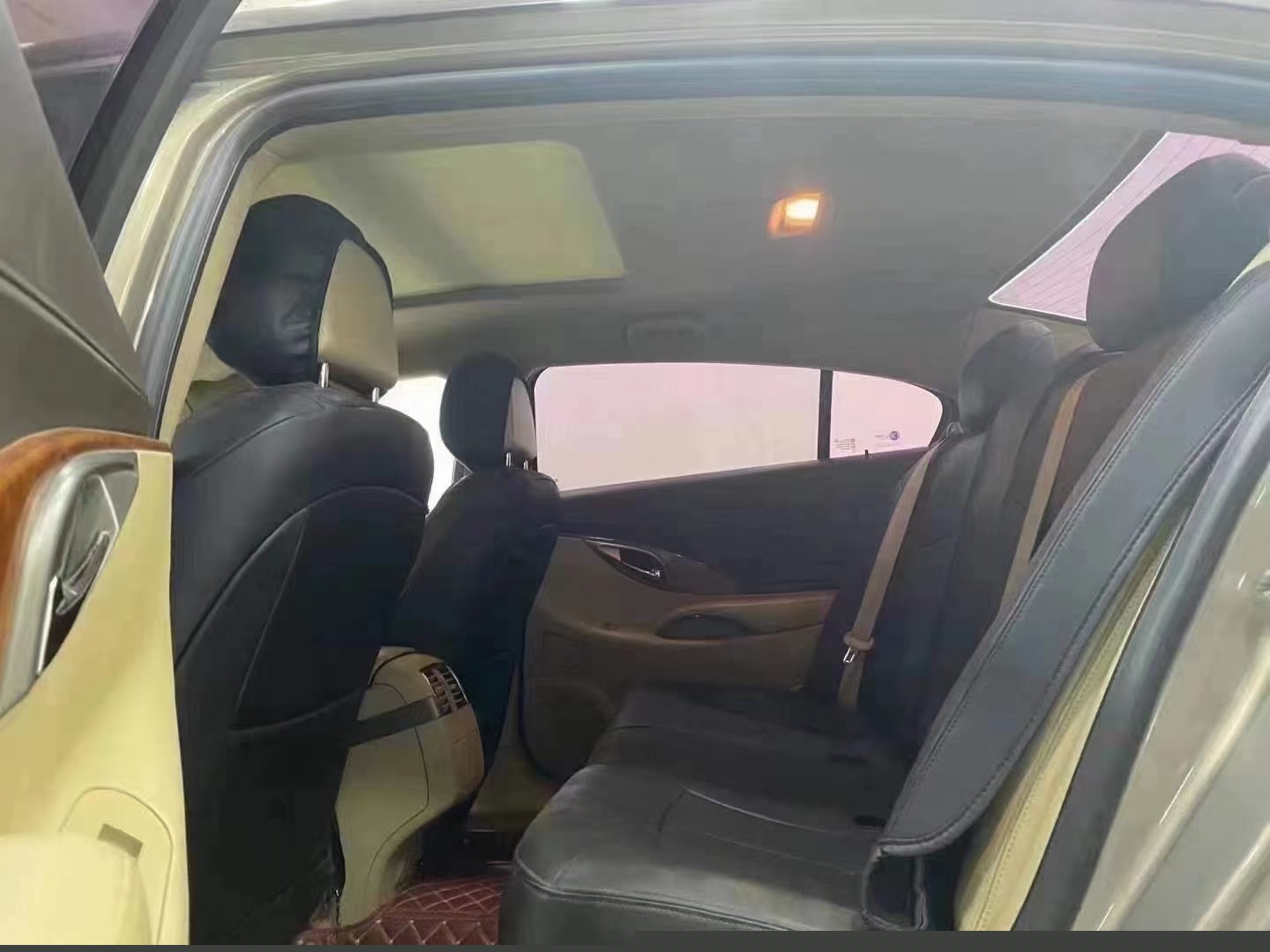 成都11年别克君越5