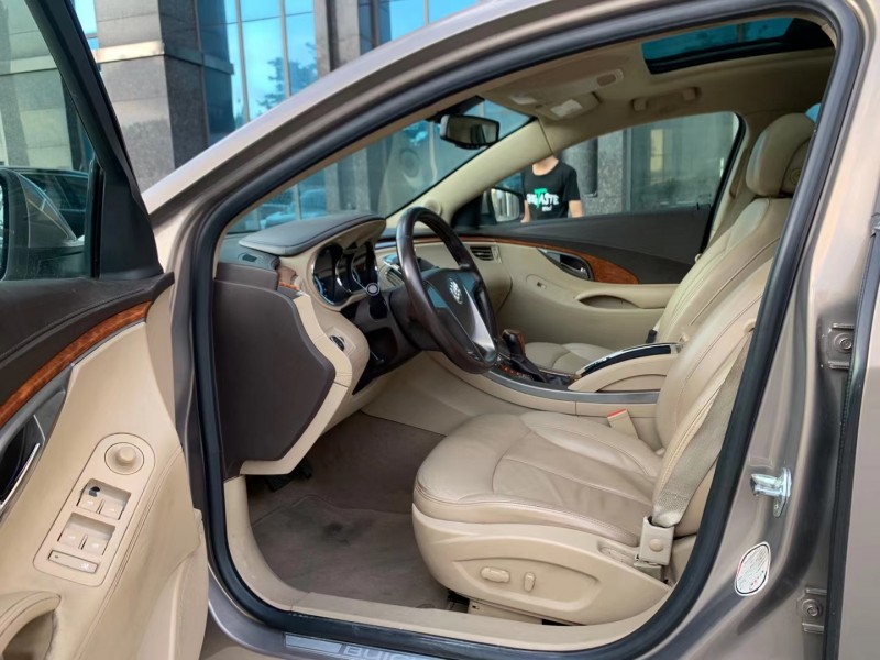 东莞13年别克君越8