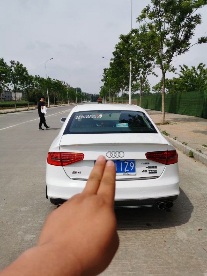 邢台16年奥迪A4L1