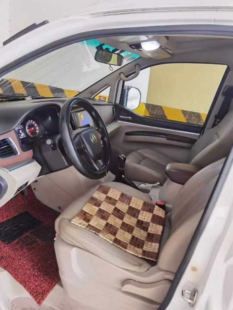 成都19年东风菱智M56