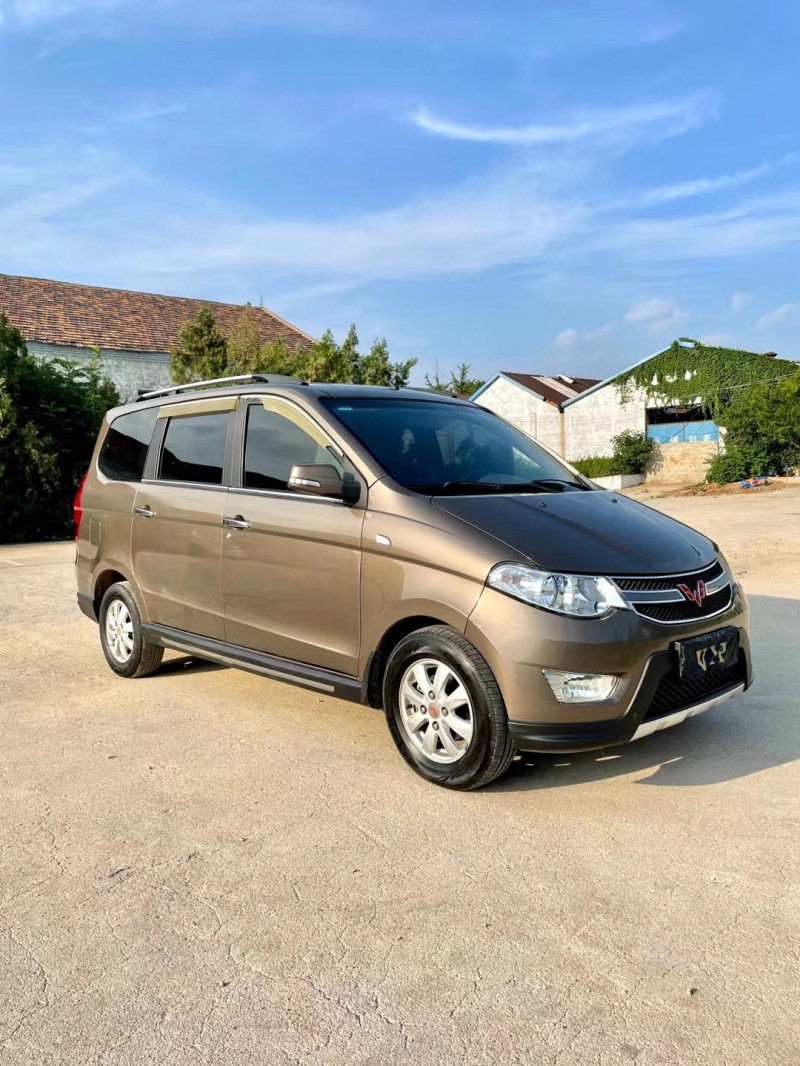 臨沂16年五菱汽車宏光2