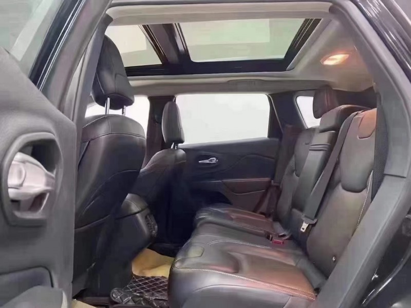 成都17年Jeep自由光2