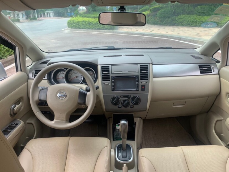 东莞10年日产颐达1