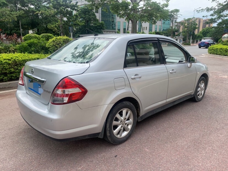 东莞10年日产颐达2