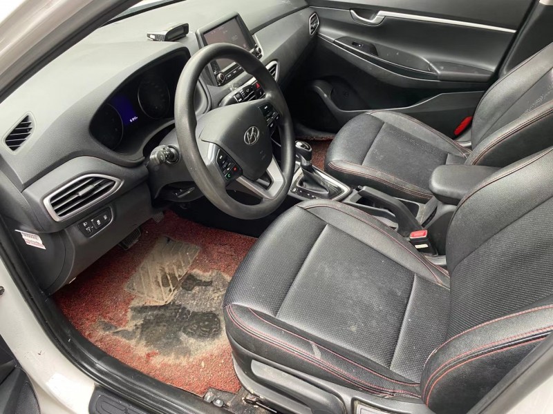 成都17年现代悦动4