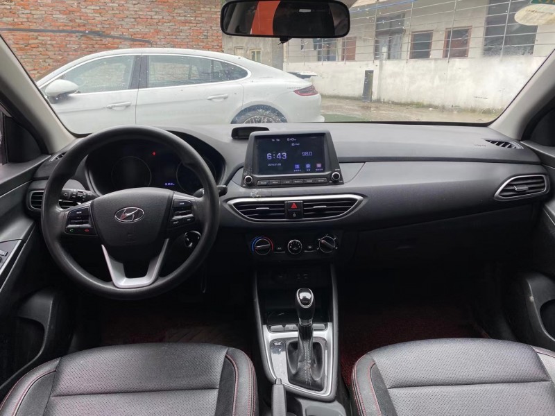 成都17年现代悦动5