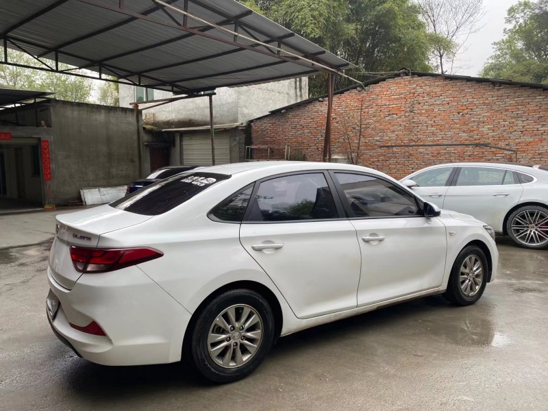 成都17年现代悦动7