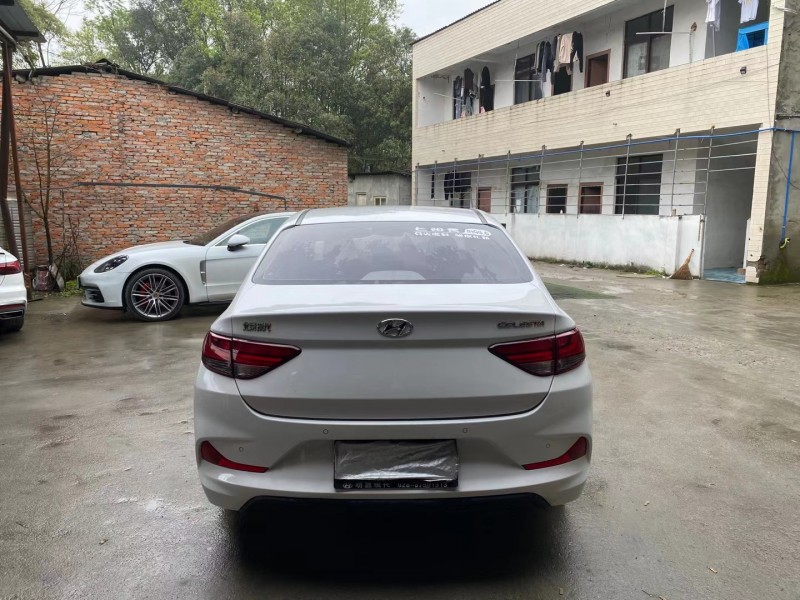 成都17年现代悦动9