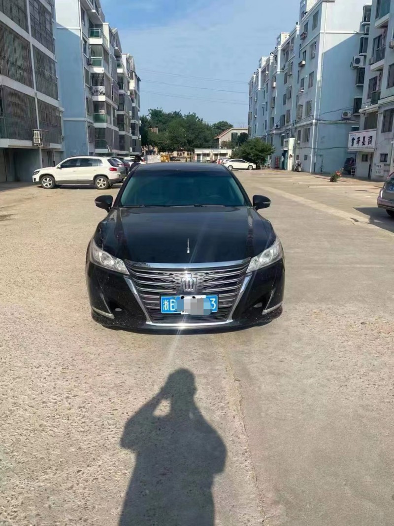 泰安16年豐田皇冠1