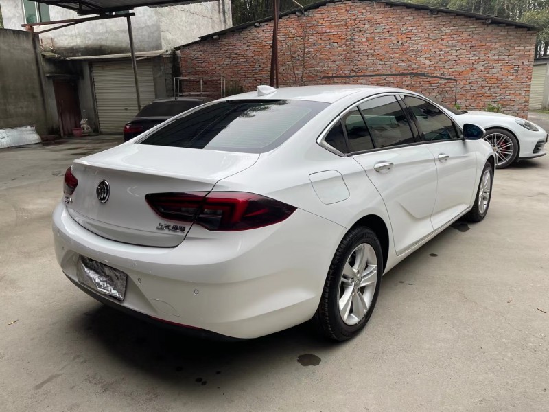 成都19年别克君威8