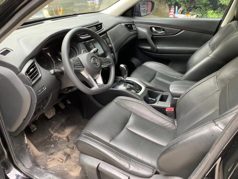 成都17年日产奇骏4