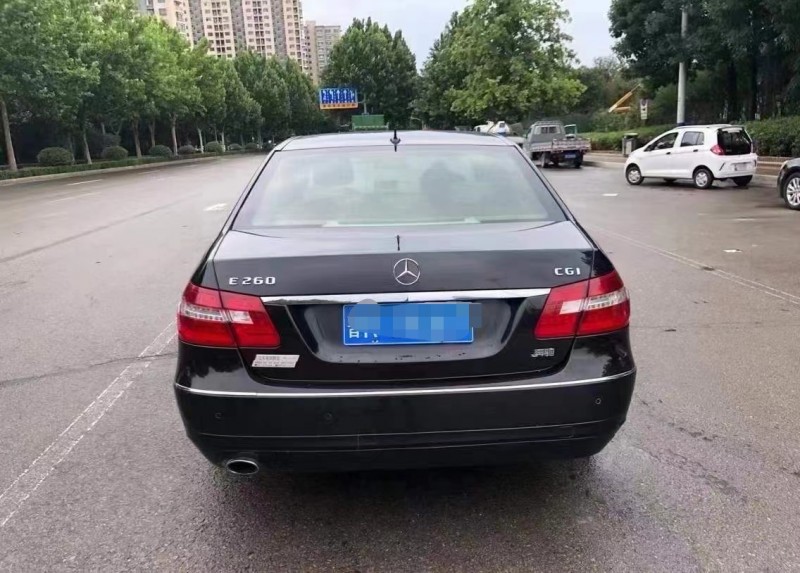 济宁11年奔驰E9