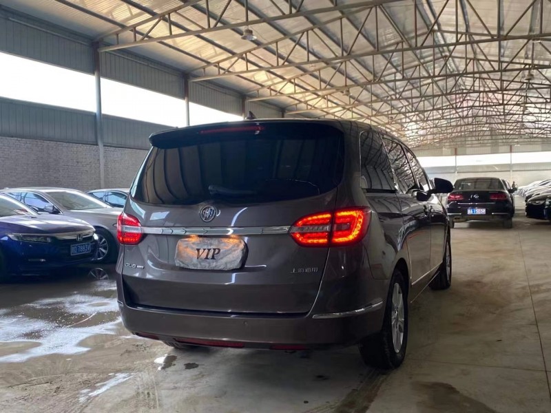 保定14年别克GL81