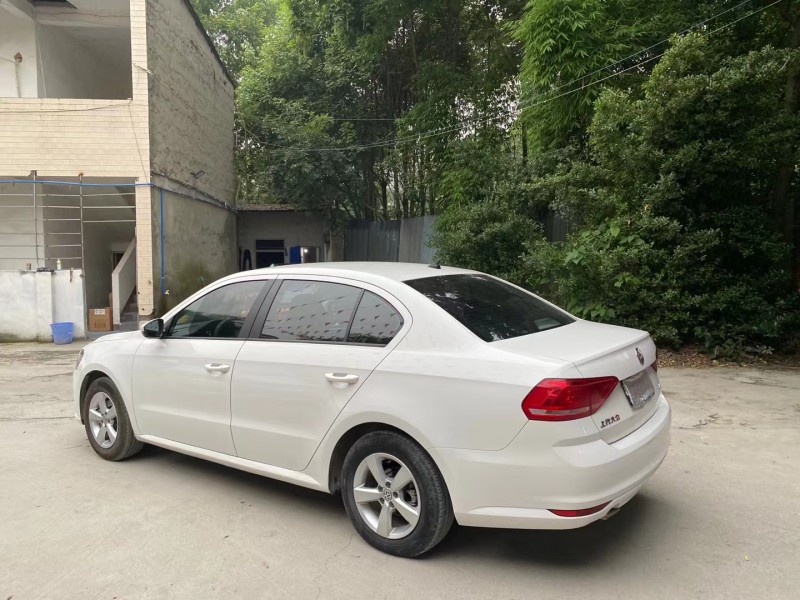 成都16年大众朗逸8