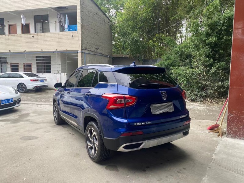 成都18年寶駿5108
