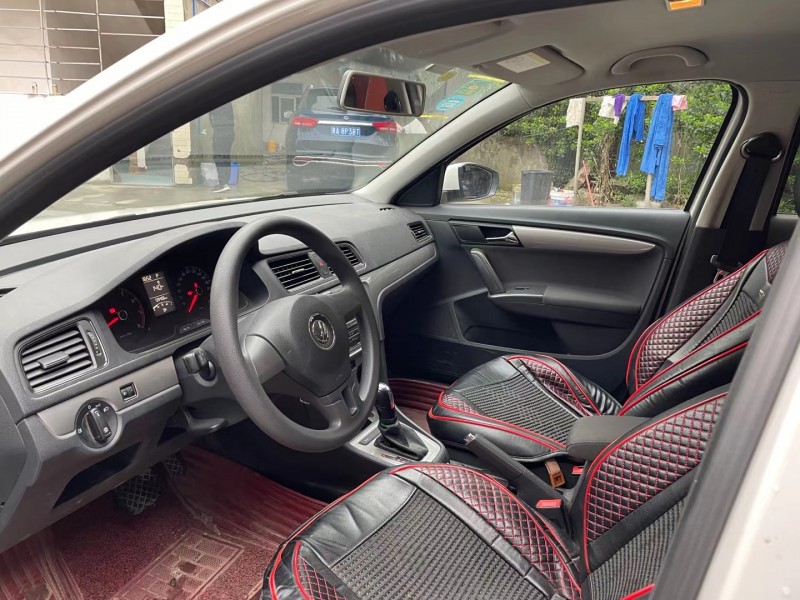 成都17年大众朗逸5