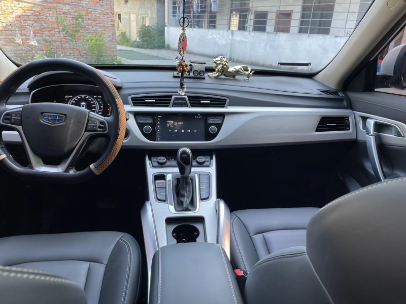 成都18年吉利博越5