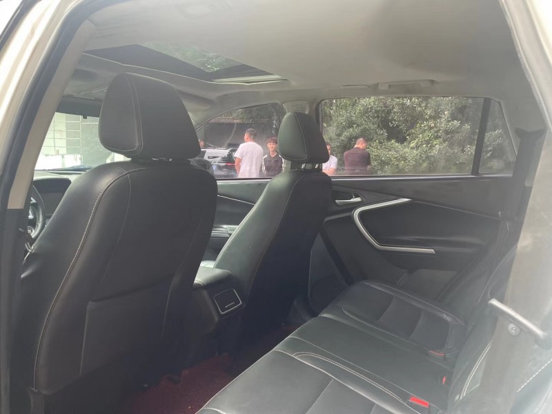 成都16年北汽幻速S64