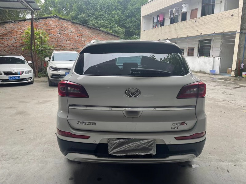 成都16年北汽幻速S69