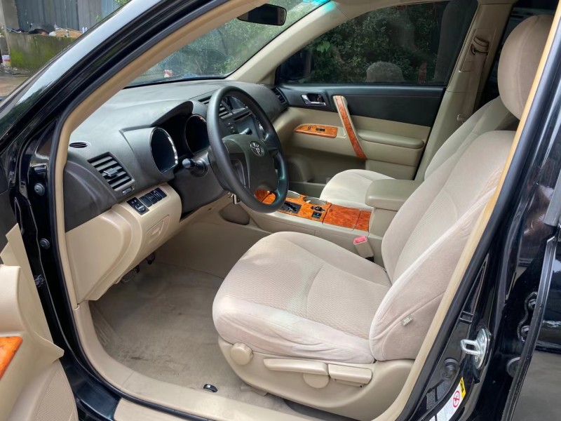 成都14年丰田汉兰达6