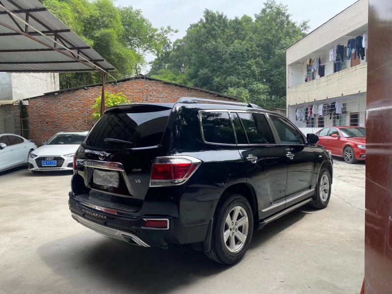 成都14年丰田汉兰达3