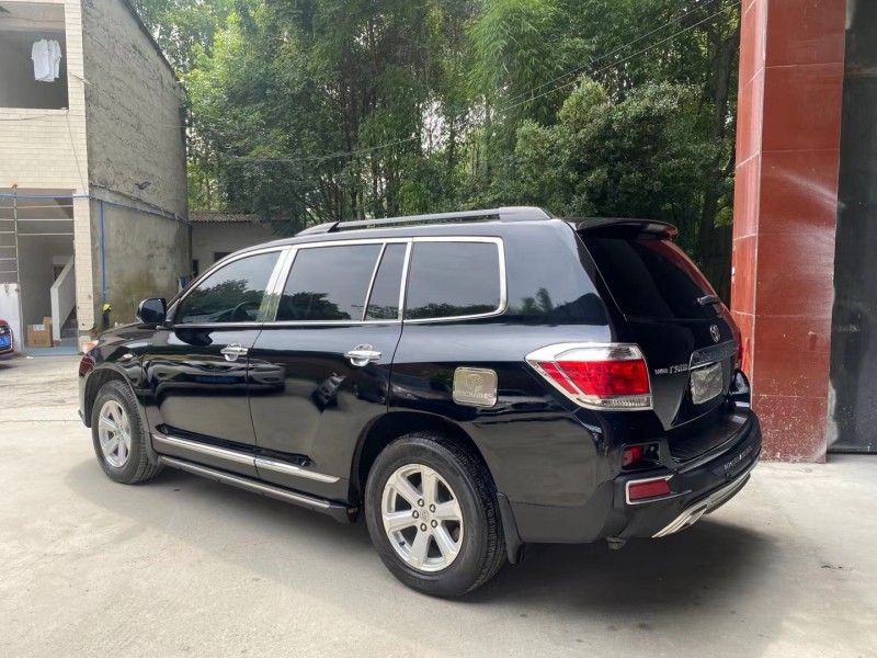 成都14年丰田汉兰达2