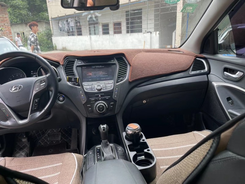 成都13年现代新胜达4