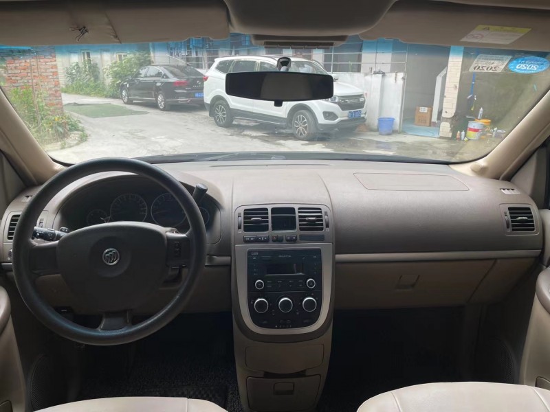 成都16年别克GL86