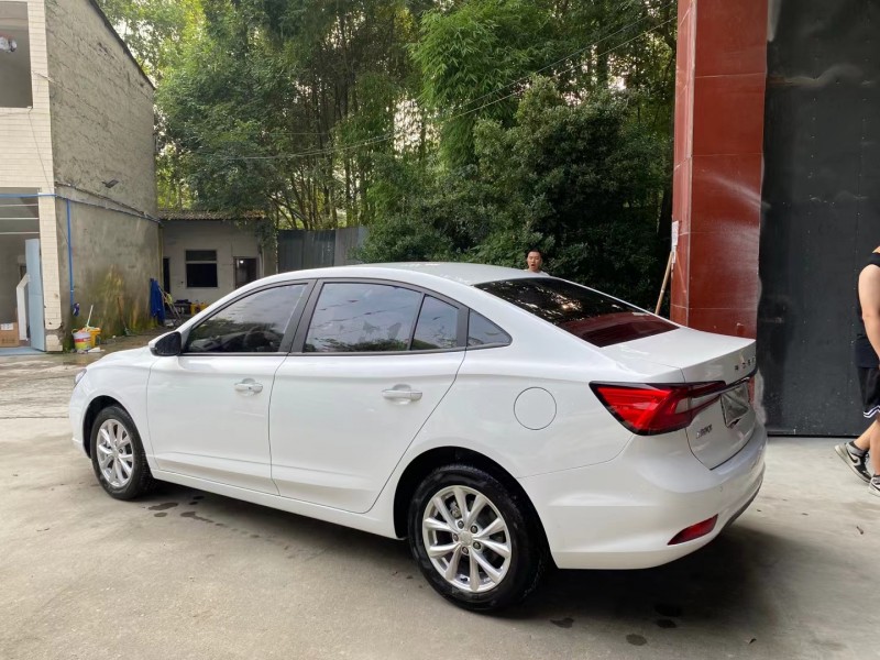成都21年榮威Ei52